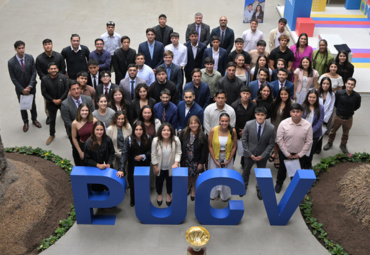 Estudiantes de Derecho PUCV destacan por su liderazgo y excelencia deportiva en atletismo universitario