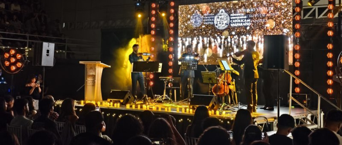 Nuevos estudiantes disfrutaron de conciertos al estilo Candlelight