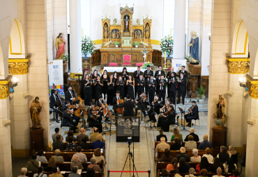 Orquesta y Coro de Cámara PUCV brindaron Concierto de Resurrección