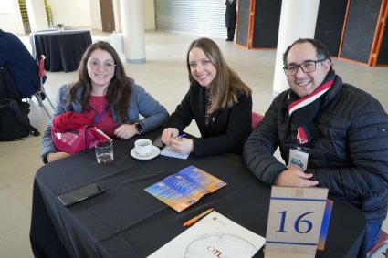 Proyecto FIU Frontera PUCV fortalece vinculación estratégica con el ecosistema clínico e industrial en encuentros nacionales