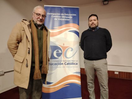 Profesor Rodrigo Arriagada expuso en encuentro diocesano para madres, padres y apoderados de colegios católicos