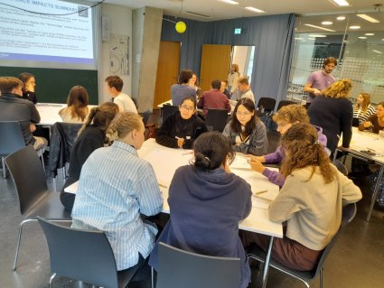 Profesora Corina González participó en Escuela de Primavera para Docentes de Ciencia en Formación en Alemania