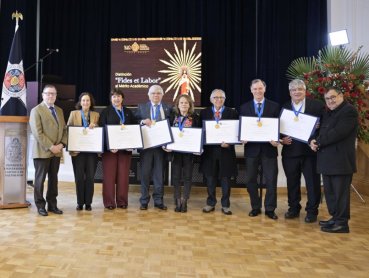 Rinden homenaje a trayectoria académica de profesores con distinción “Fides et Labor”