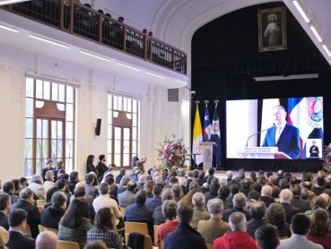 Rector Vásquez asume nuevo período con llamado a proyectar la Universidad hacia su Centenario