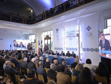Rector Vásquez presenta avances de gestión universitaria en Claustro Pleno 2026