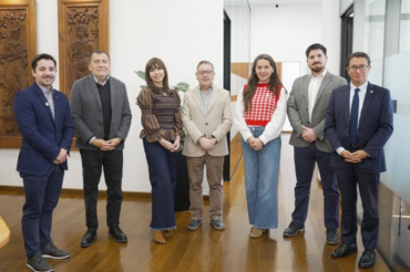 Alianza con Banco Itaú permitirá crear propedéutico para estudiantes de liceos técnico-profesionales