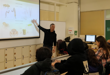 Christian Jofré Pérez, curador del Instituto de Biología PUCV realizó charla sobre artrópodos e insectos a estudiantes de enseñanza básica