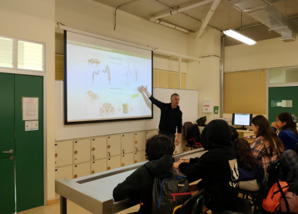 Christian Jofré Pérez, curador del Instituto de Biología PUCV realizó charla sobre artrópodos e insectos a estudiantes de enseñanza básica